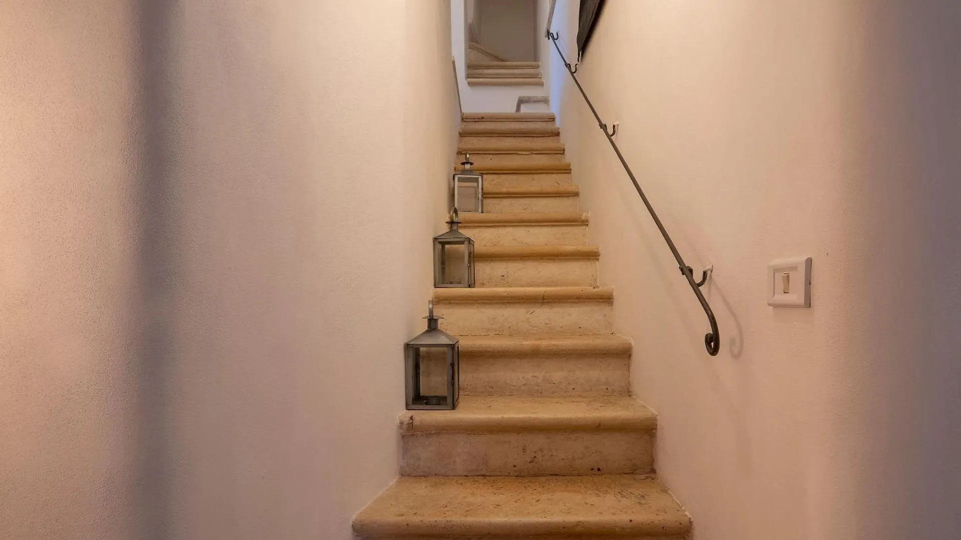 Corte Dei Romiti Apartment - Lecce Selection contacts